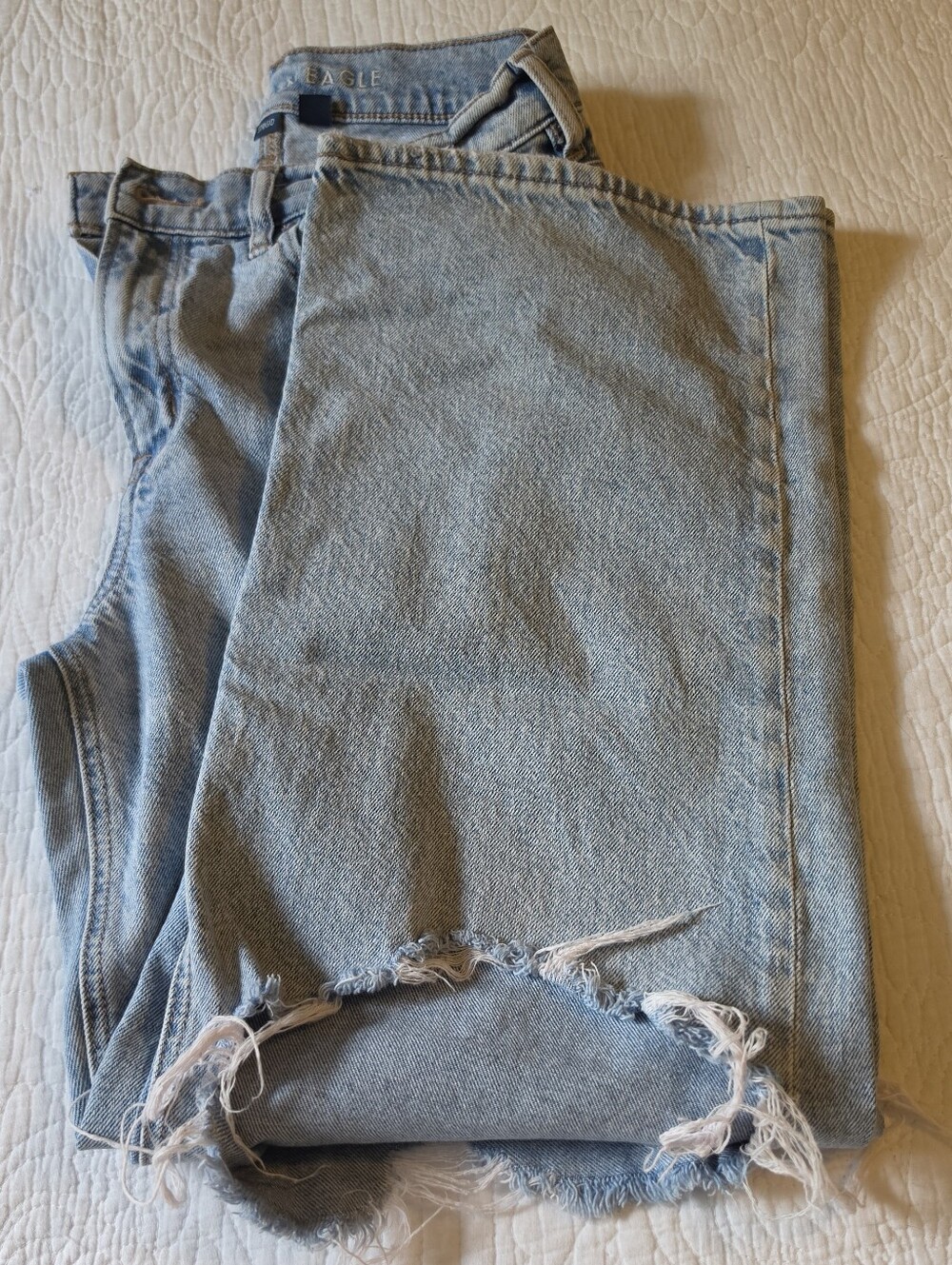 American Eagle Stovepipe Strigid Light Wash Distressed